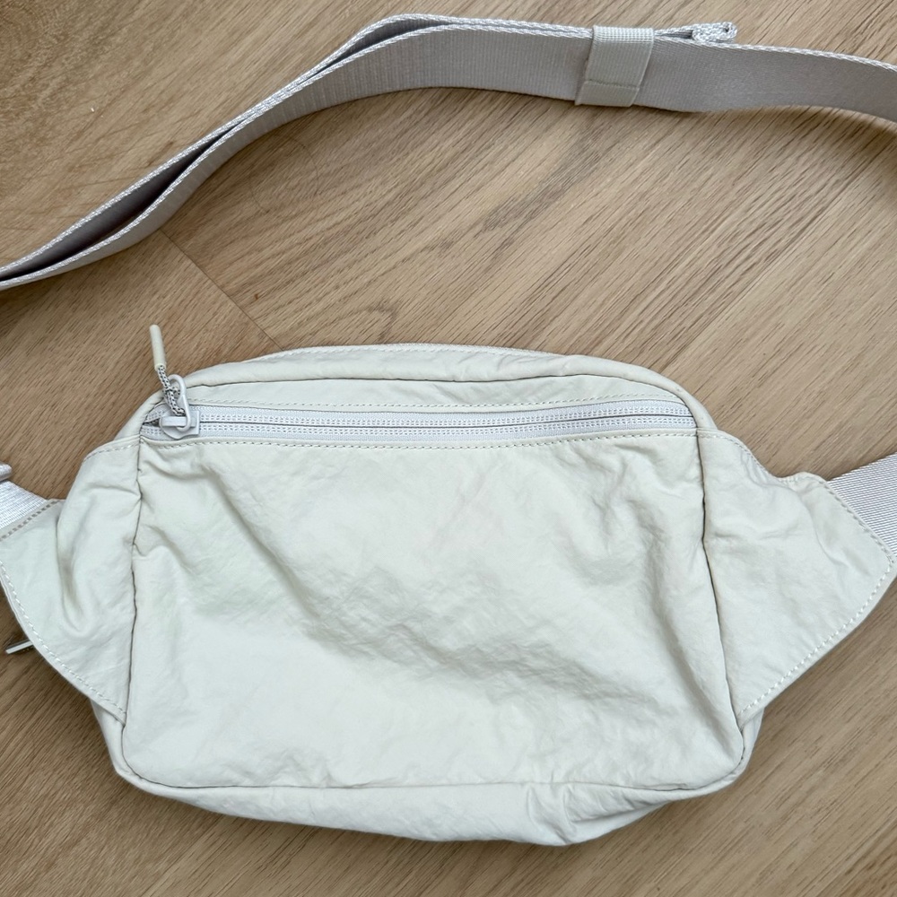 lululemon Cream Belt Bag - Picture 3 of 4